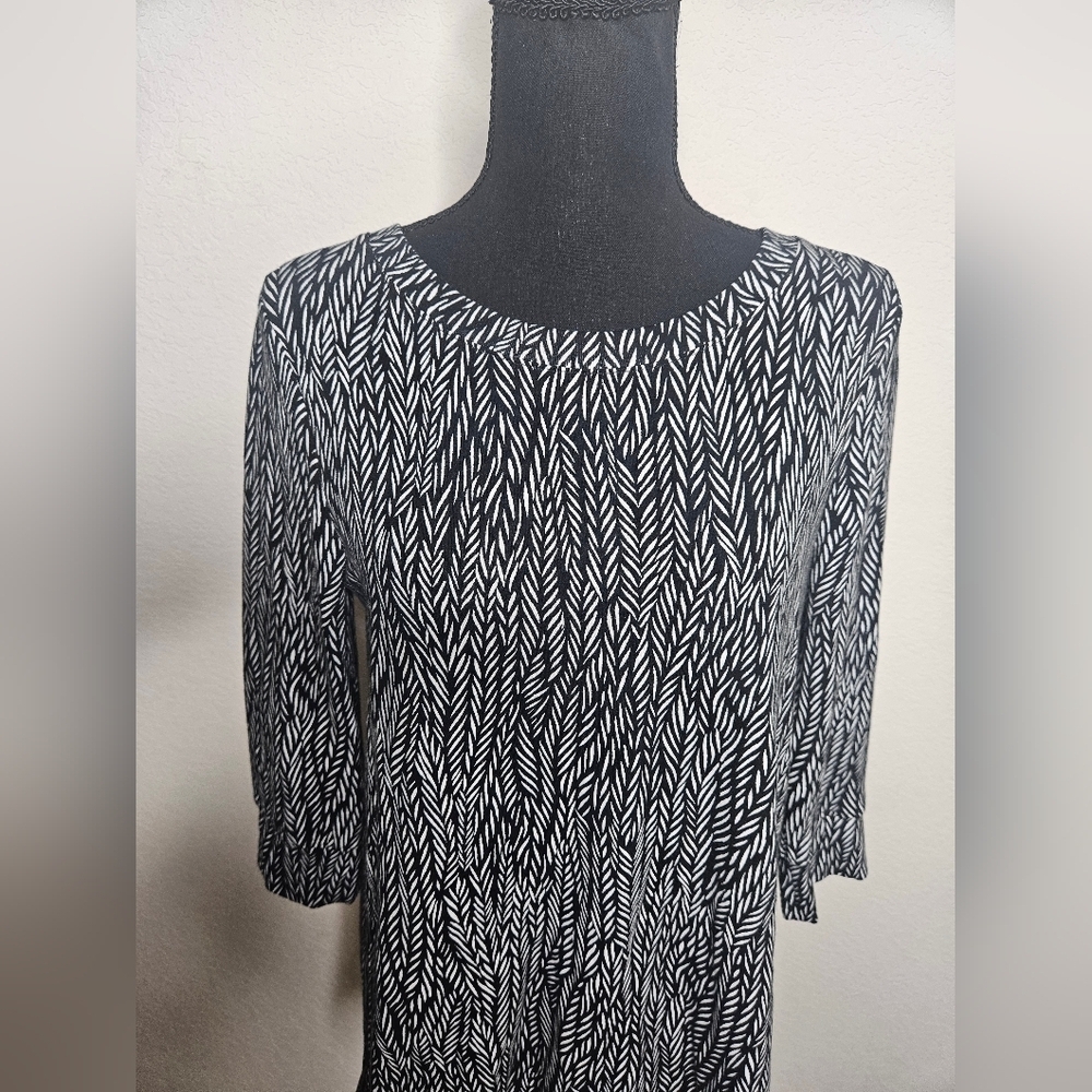 Chico's Cotton Modal Blend Black White Abstract Feather Print 3/4 Sleeve Tunic - Picture 2 of 9